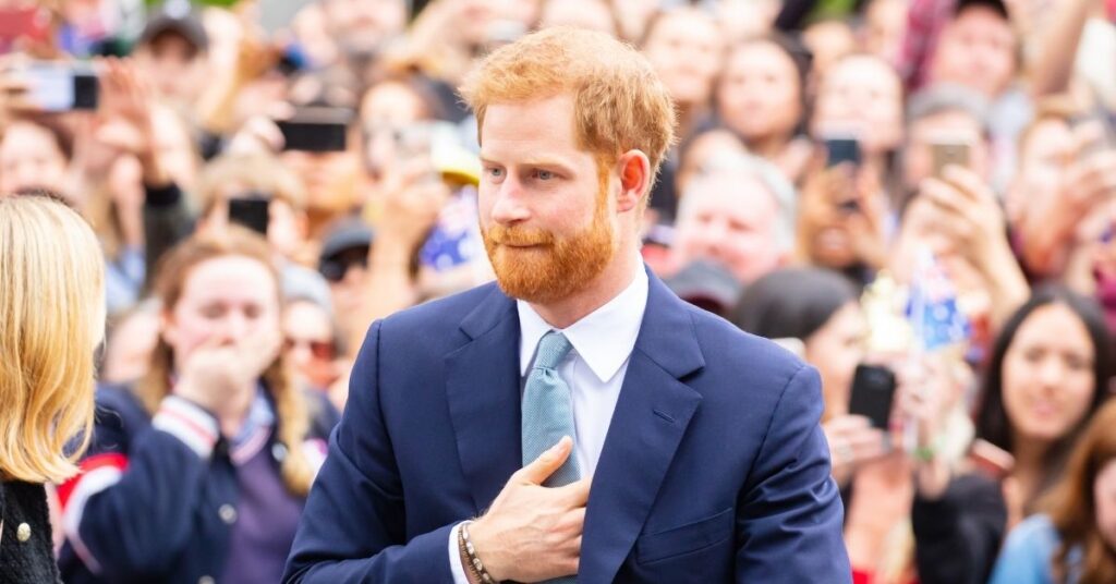 Príncipe Harry em aparição pública, em contexto de disputa judicial com a ONG Sentebale