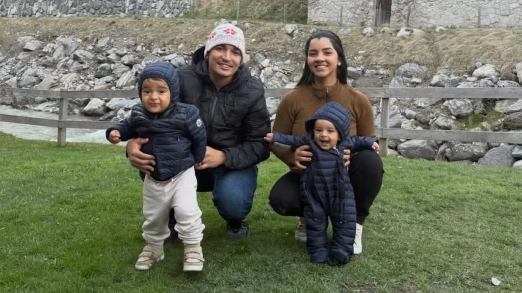 Ary Mirelle e João Gomes aparecem ao lado dos filhos durante viagem