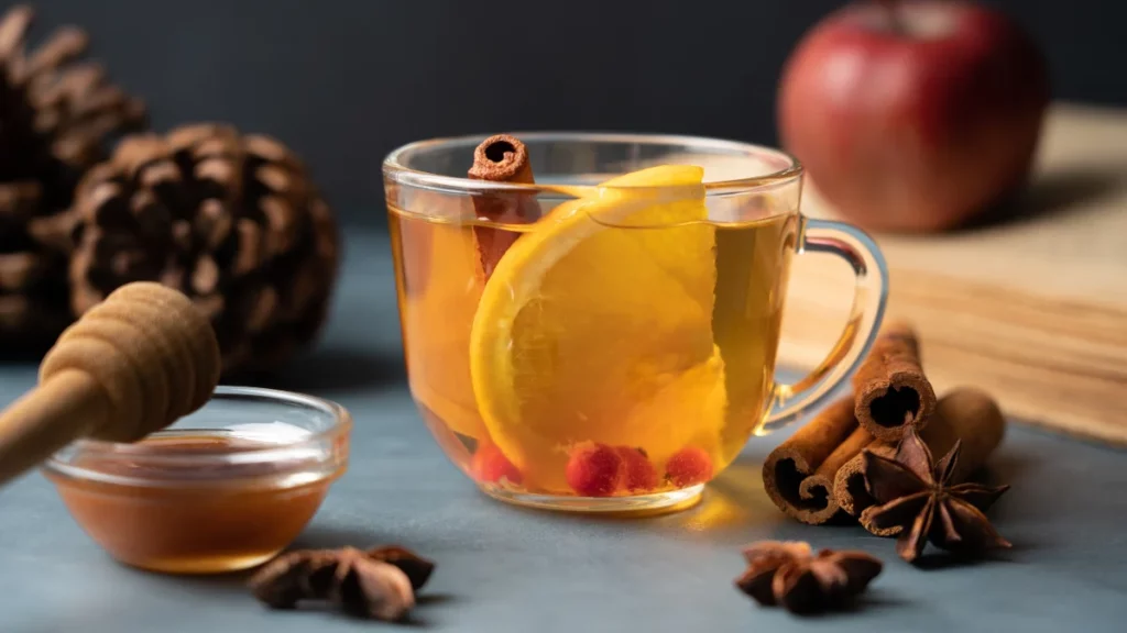 Chás com canela preparados com limão e especiarias em bebida associada a receitas termogênicas