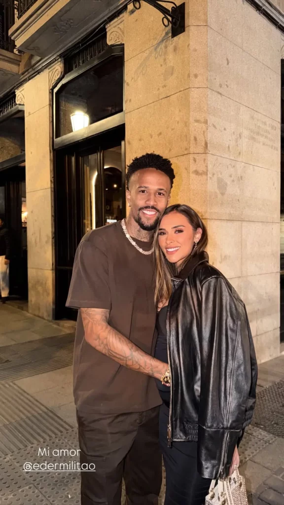 Éder Militão tem noite romântica com Tainá Castro durante convocação da Copa; veja 3 Éder Militão posa abraçado com Tainá Castro durante noite romântica em Madri após convocação da Seleção Brasileira.