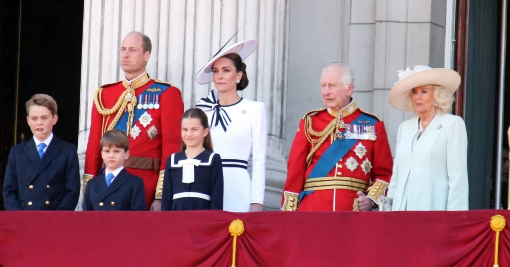 Kate Middleton enfrentou críticas de Camilla antes de casar com William, diz biógrafo Kate Middleton aparece ao lado de príncipe William, rei Charles III, rainha Camilla e dos filhos em aparição oficial da família real britânica