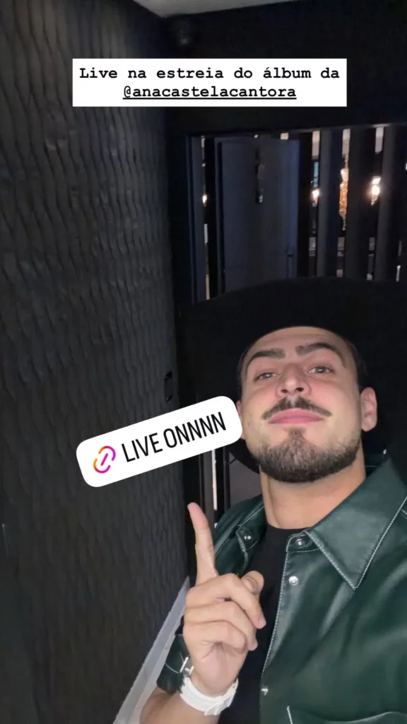 Ana Castela comenta foto de Jon Vlogs e interação agita fãs com rumores de romance 2 Jon Vlogs aparece em selfie divulgando live para acompanhar a estreia do álbum Fire Arena, de Ana Castela, em publicação nas redes sociais.