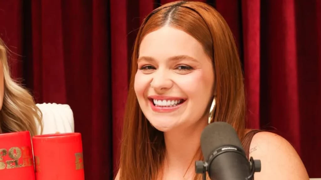 Viih Tube aparece sorrindo durante participação em podcast enquanto comentava situação envolvendo prêmio do BBB