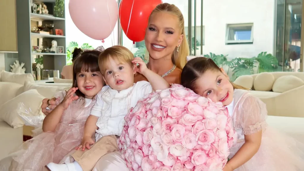 Foto de Virginia com os filhos: Maria Alice, Maria Flor e José Leonardo.