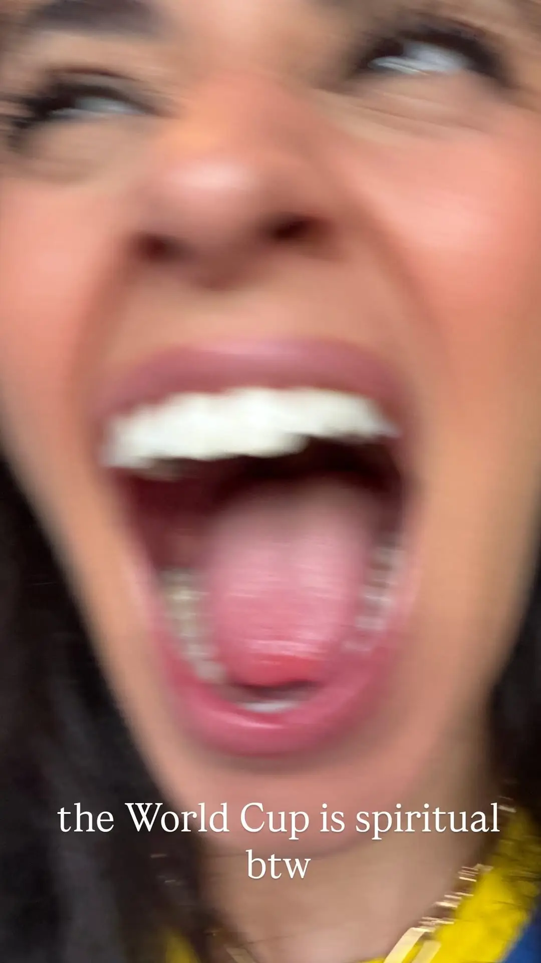 Camila Cabello comemora jogo do Brasil e escreve que a Copa do Mundo é espiritual