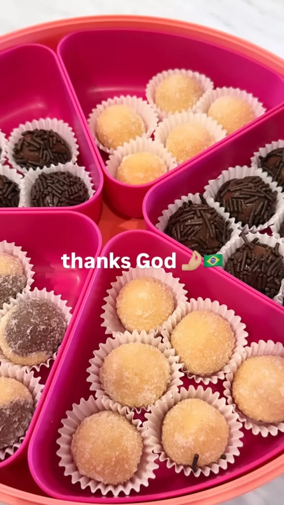 Hailey Bieber mostra filho provando doce brasileiro pela 1ª vez 1 Brigadeiros e beijinhos aparecem em bandeja publicada por Hailey Bieber nos Stories
