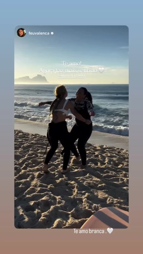 Mãe de Oruam reencontra nora após habeas corpus: ‘Saudade’ 2 Fernanda Valença e Márcia Gama Nepomuceno aparecem abraçadas na areia da praia durante reencontro compartilhado nos stories