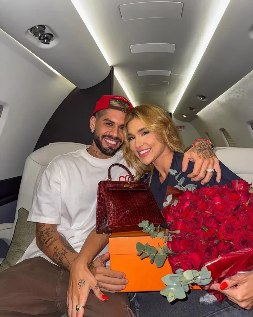 Separação de Zé Felipe e Virginia: entenda o que aconteceu? Virginia e Zé felipe abraçados em um avião particular