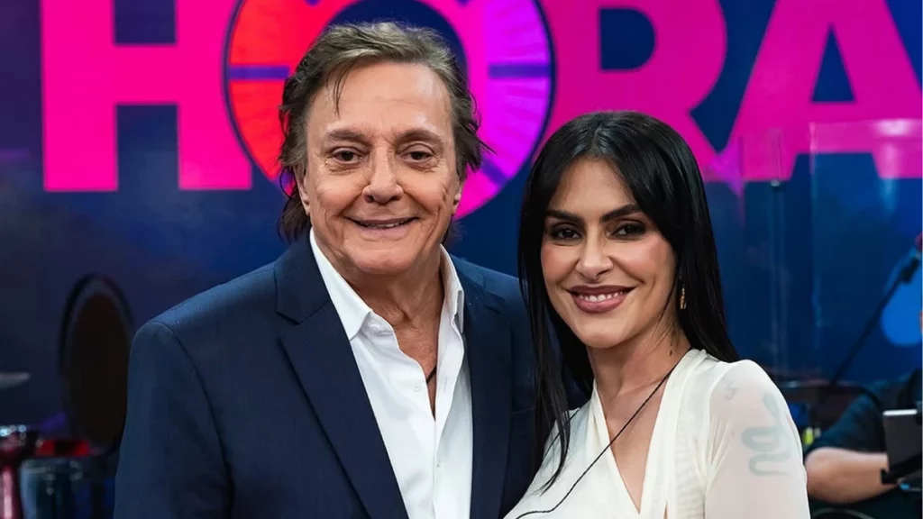 Fábio Jr. e Cléo Pires posam juntos sorrindo durante evento, após a atriz comentar que a relação entre os dois amadureceu ao longo dos anos.