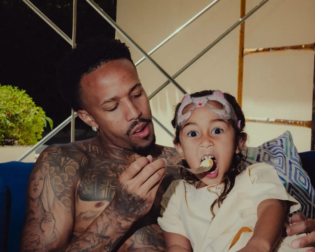 Éder Militão abre álbum com Cecília: ‘A vida é bonita contigo’ 3 Éder Militão aparece ao lado da filha Cecília durante momento das férias