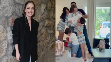 Montagem de duas fotos: à esquerda, Fabi Justus sorri vestindo um blazer preto em frente a uma parede rústica de pedras. À direita, ela aparece em casa sendo abraçada carinhosamente pelo marido e por suas duas filhas, enquanto o filho mexe em uma mochila perto do sofá.