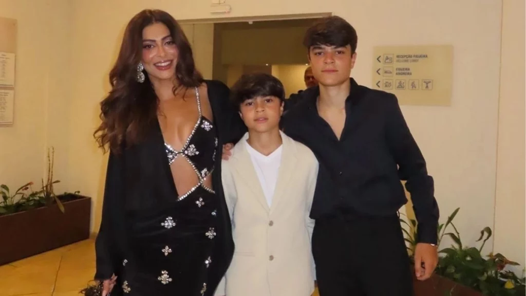 uliana Paes é mãe de dois meninos: Pedro (15 anos) e Antônio (13 anos), frutos do seu casamento com o empresário Carlos Eduardo Baptista.