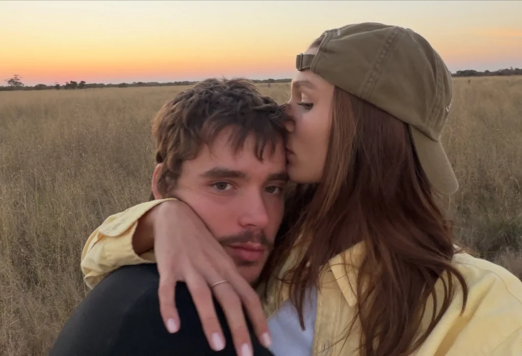 Sasha Meneghel surge em safári com Bruna Marquezine; veja cliques 4 Sasha Meneghel e João Lucas aparecem em registro durante safári na Botsuana ao entardecer
