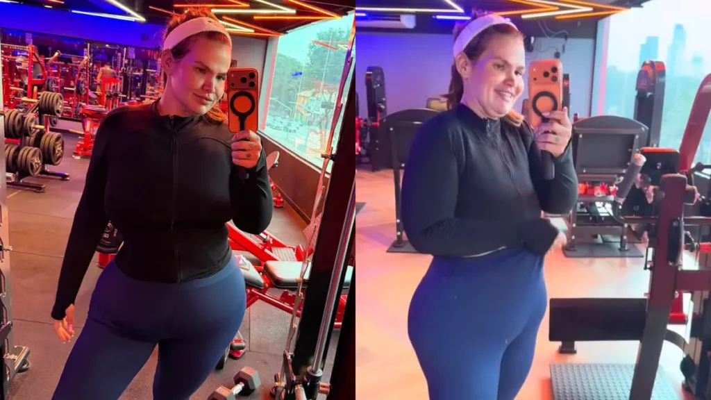 Após perder mais de 100 kg, Thais Carla revela que roupas de academia não servem mais Montagem mostra que Thais Carla tira selfie no espelho da academia puxando o cós da calça legging azul para mostrar o quanto a peça ficou larga na cintura.