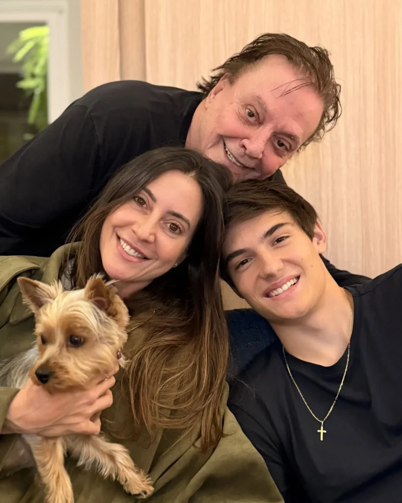 Fábio Jr. na companhia de Krízia e Záion.