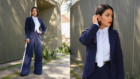 Li Martins tem celular roubado em São Paulo e tranquiliza fãs: ‘Levaram e nem vi’ Li Martins, ex-Rouge, posa usando um conjunto azul-marinho em área externa.