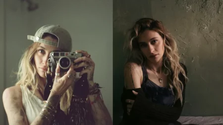 Paris Jackson posa em duas fotos exibindo as tatuagens nos braços e no corpo.