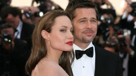 Angelina Jolie e Brad Pitt juntos em evento.