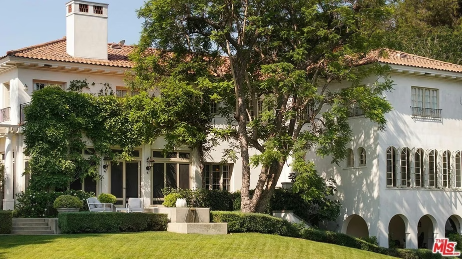Angelina Jolie vende mansão de R$ 128 milhões para passar mais tempo no Camboja; entenda 4 Fotos da mansão de Angelina Jolie em Los Angeles avaliada em R$ 128 milhões