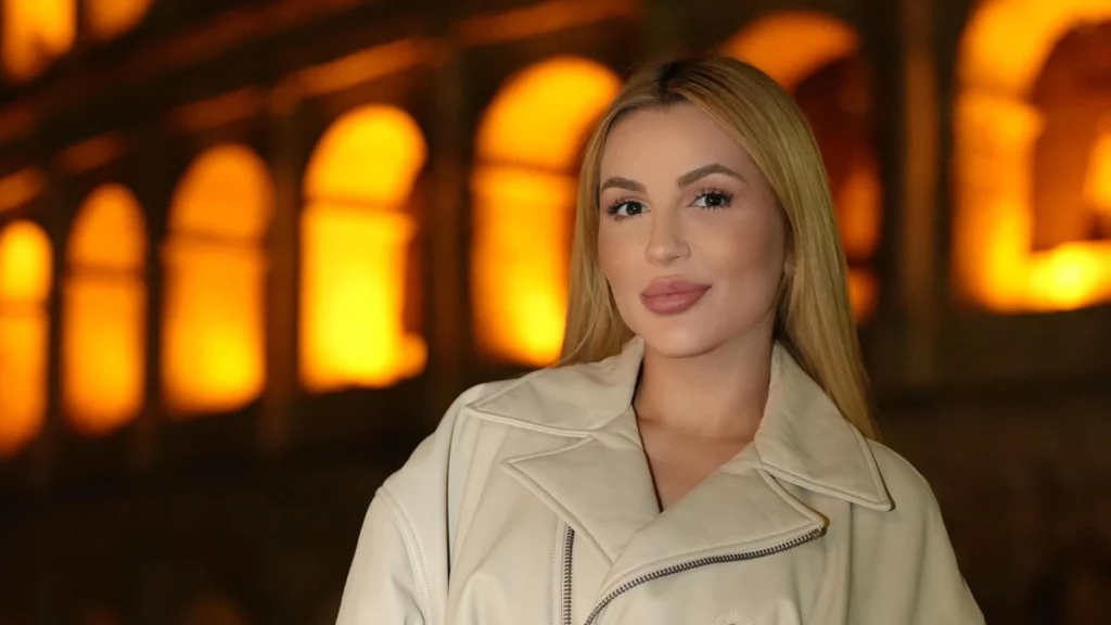 Foto de Deolane Bezerra em viagem pela Italia