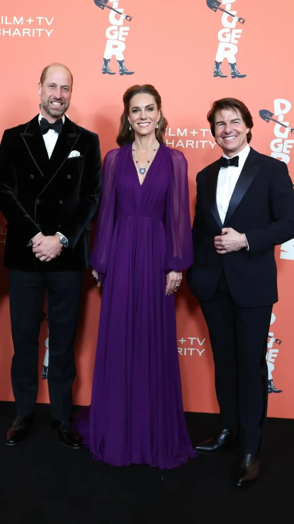 Tom Cruise surpreende e quebra protocolo real em encontro com Kate Middleton; entenda 3 Kate Middleton, William e Tom Cruise na pré-estreia de Digger.