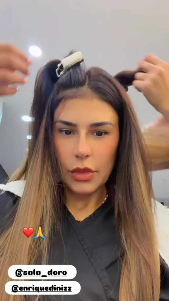Story de Simone Mendes no salão de beleza respondendo as críticas ao seu nariz