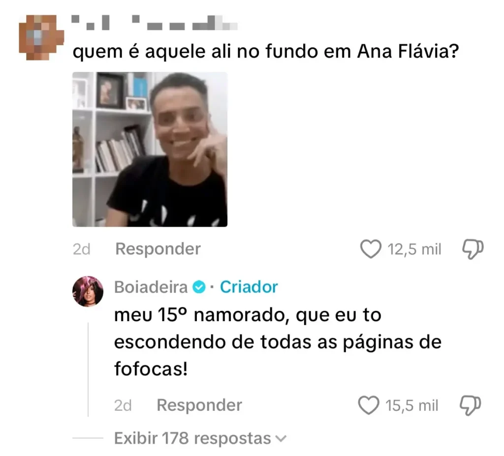 Ana Castela ironiza rumores de romance e dispara: 'Estou escondendo' 1 Captura de tela de comentário que pergunta quem é o homem ao fundo de um vídeo de Ana Castela, seguido pela resposta da cantora sobre seu “15º namorado” escondido das páginas de fofoca.