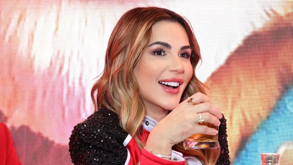 Deolane Bezerra durante sua festa de aniversário