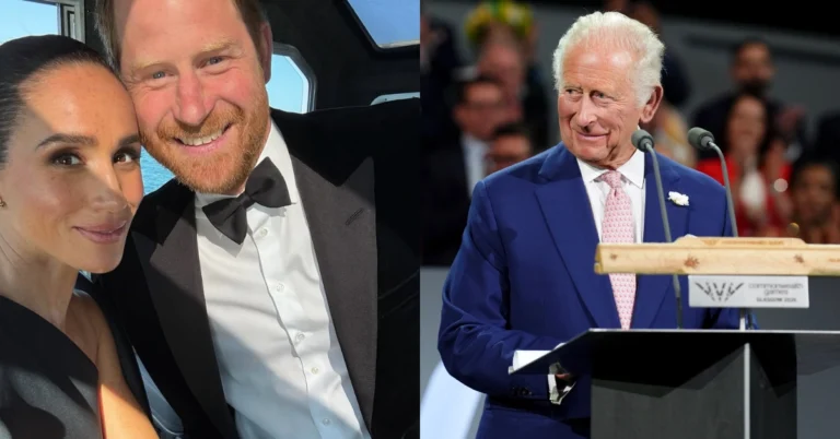 Meghan Markle e príncipe Harry aparecem sorridentes à esquerda, enquanto o rei Charles III está à direita, diante de um púlpito com microfones