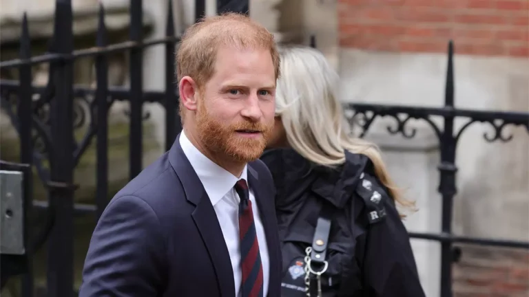 Príncipe Harry atualiza estado de saúde do rei Charles III e relembra arrependimento; confira Príncipe Harry em evento no Reino Unido