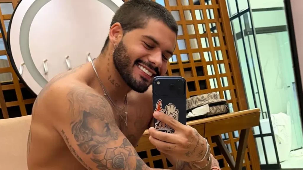 Separado de Virginia, Zé Felipe revela dificuldade de amizade com ex; confira Zé Felipe em registro descontraído em casa.