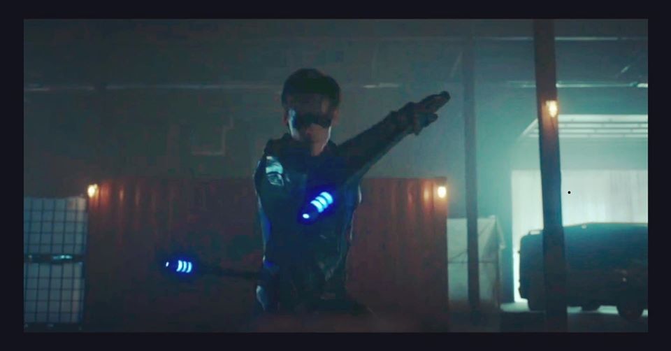 Dick Grayson como Asa Noturna na primeira temporada de Titãs
