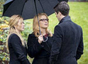 Mia, Felicity e Barry em Arrow
